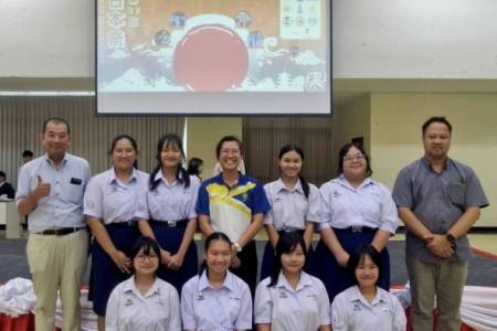 โรงเรียนจักรคำคณาทร จังหวัดลำพูน ขอแสดงความยินดีกับนักเรียนตัวแทนแผนการเรียนภาษาญี่ปุ่น โรงเรียนจักรคำคณาทร จังหวัดลำพูน เข้าร่วมการแข่งขันทักษะภาษาญี่ปุ่น ในงานนิทรรศการญี่ปุ่น ครั้งที่ 27 วันที่ 12-13 กรกฎาคม 2568 มหาวิทยาลัยราชภัฏเชียงใหม่ ประจำปี 2568