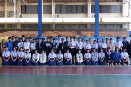 กิจกรรมมอบเกียรติบัตร และเหรียญรางวัล ให้กับนักเรียนที่มีผลการเรียนยอดเยี่ยม  รายวิชาคณิตศาสตร์ ปีการศึกษา 2568  วันที่ 3 ธันวาคม 2568 เวลา 08.00 น. นายธำรงค์ หน่อเรือง ผู้อำนวยการโรงเรียนจักรคำคณาทร จังหวัดลำพูน ให้เกียรติมอบเกียรติบัตร